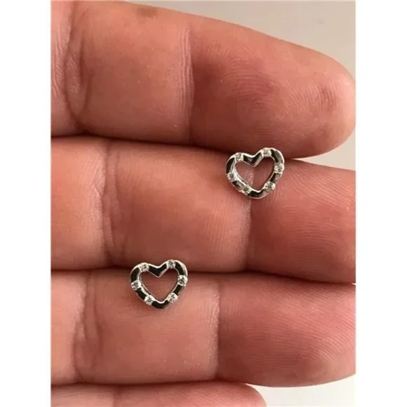 HEART SHAPE STUD EARRINGS W/ LAB DIAMONDS / 925 STERLING SILVER / VERY CUTE!!! - Picture 1 of 6